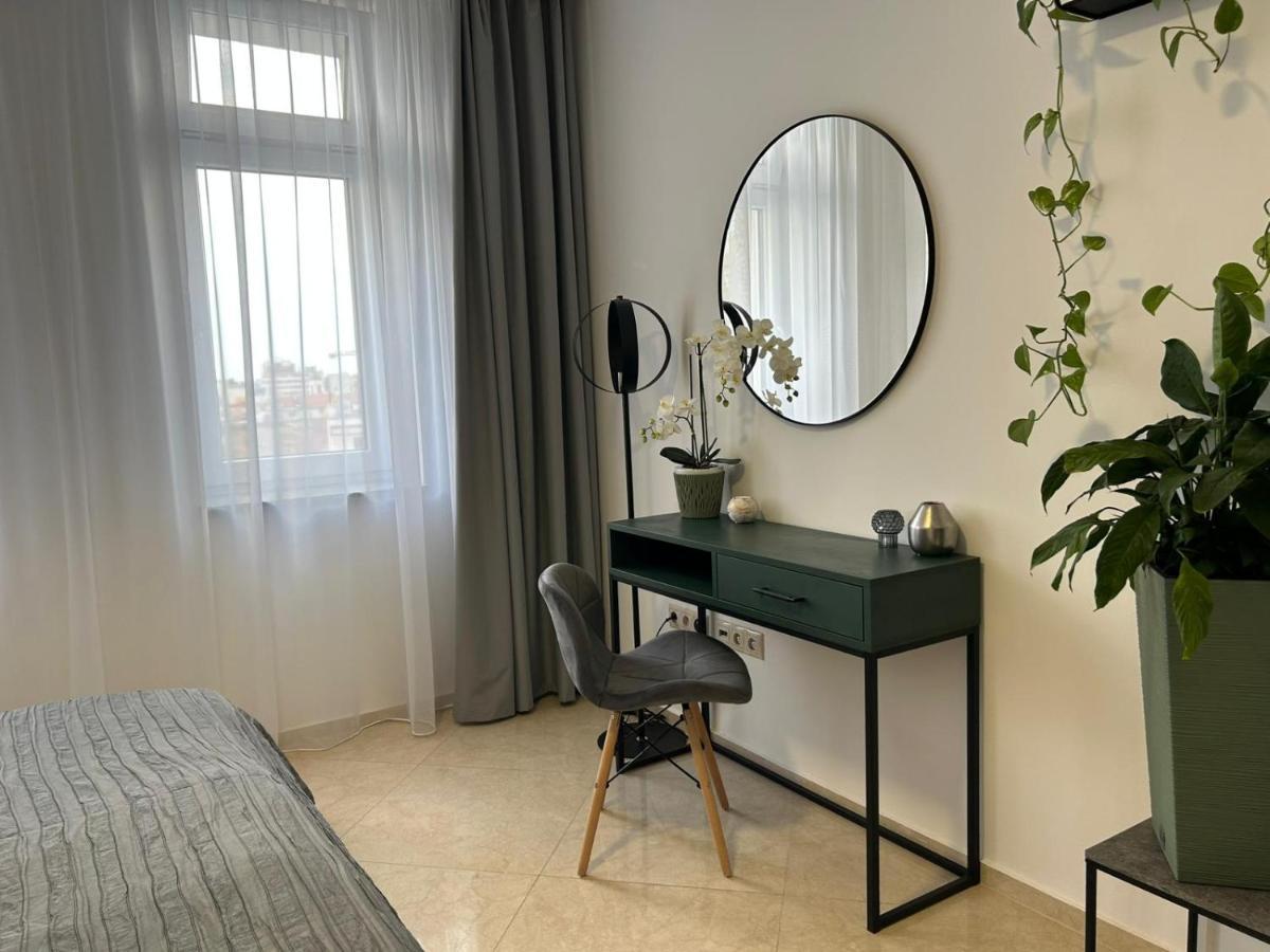 Leo Apartment Free Parking - President Palace Bratislava Exterior foto